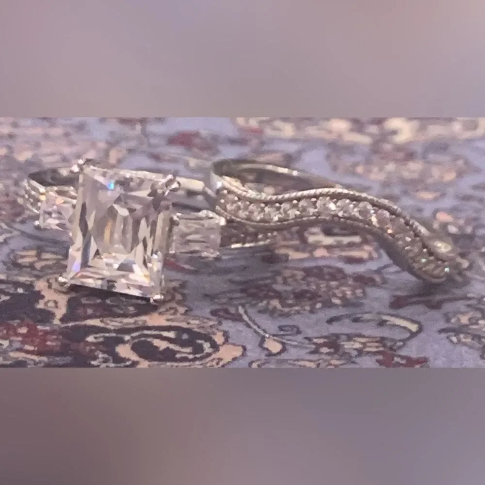 Lovely emerald cut solitaire with a pretty ring guard . Size 9 . Rhodium plated